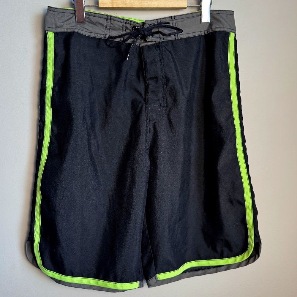 Monk Dot Five Men's Medium Board Shorts Swim Trunks Black Beach‎ Surfer Pool